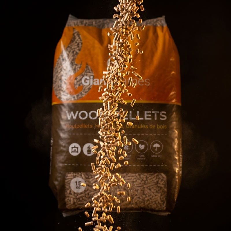 Palette Giant Flames Holzpellets 65 Säcke x 15 kg (975 kg) – Bild 3